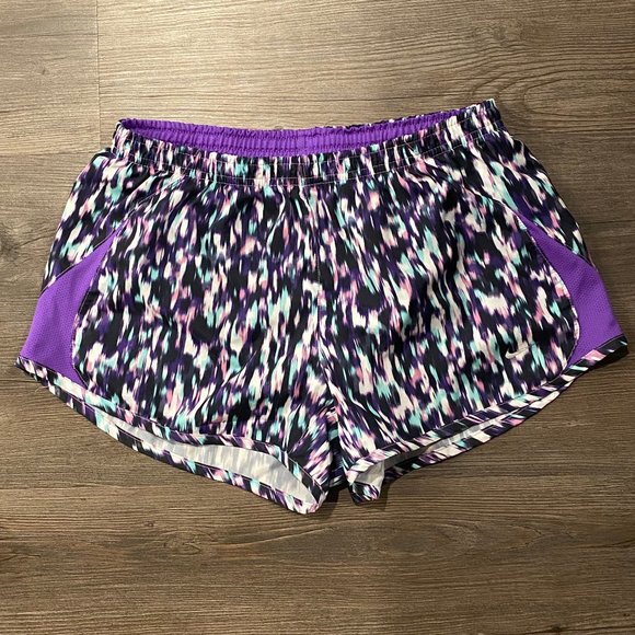 Nike Dri-Fit 5K Tempo Runnig Short - Picture 1 of 3